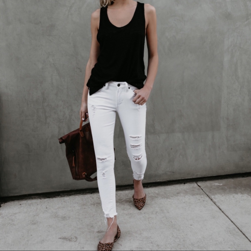 SUMMER CLEARANCE‼️ Jaedyn Distressed White Denim - Picture 7 of 8